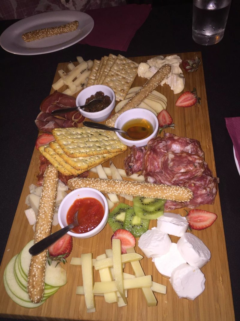 Solo Vino Wine Bar & Lounge
