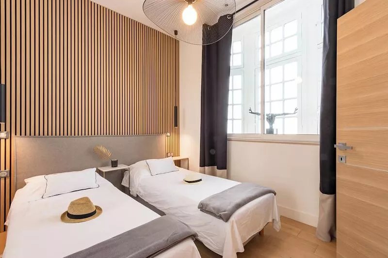 Cozy 2-Br Apartment, 1 min from the Beaches