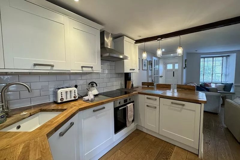 Charming period house, tucked away location in centre of town