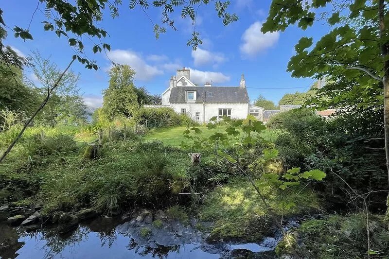 Traditional Farm Cottage with woodburner above Loch Awe