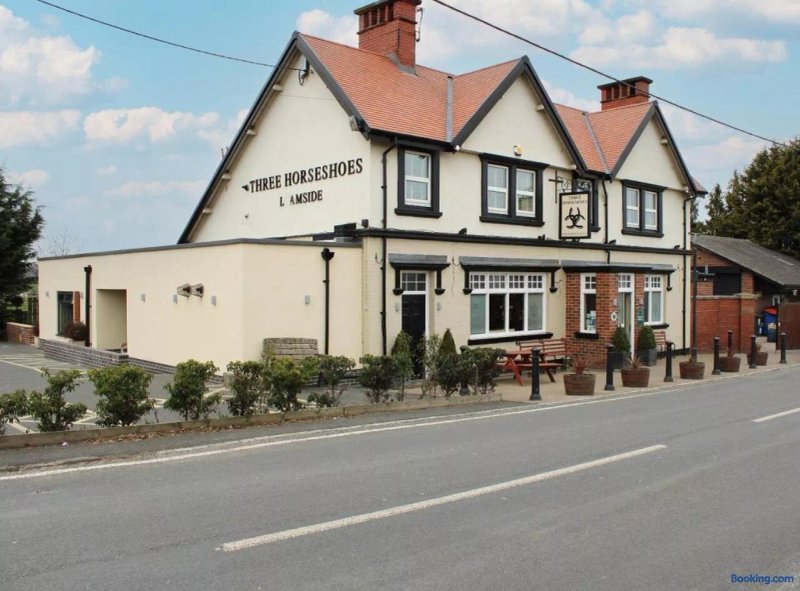 The Three Horseshoes
