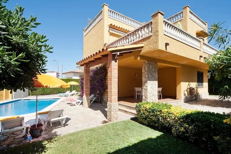- House just a few meters from the beach.HUTG-000994