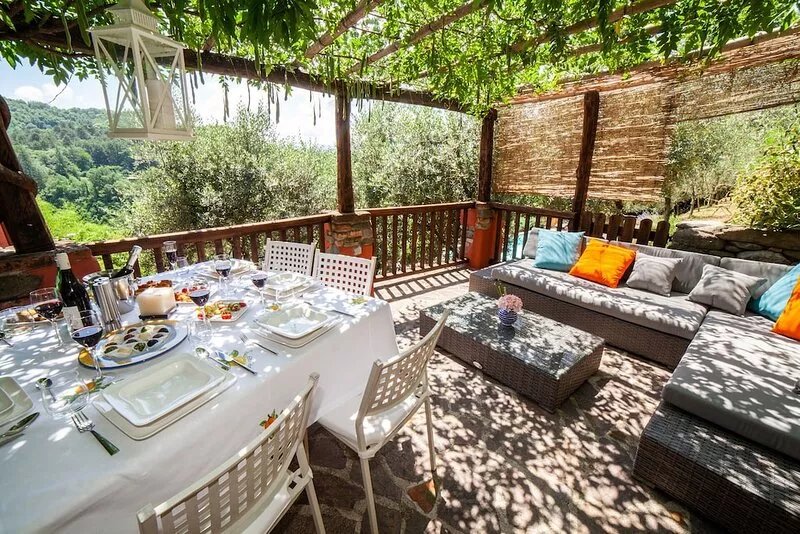 Luxury Villa, Private Pool, Views, Barga, Tuscany. 3 ensuite Bedrooms