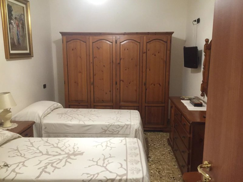 B&B Alxenia