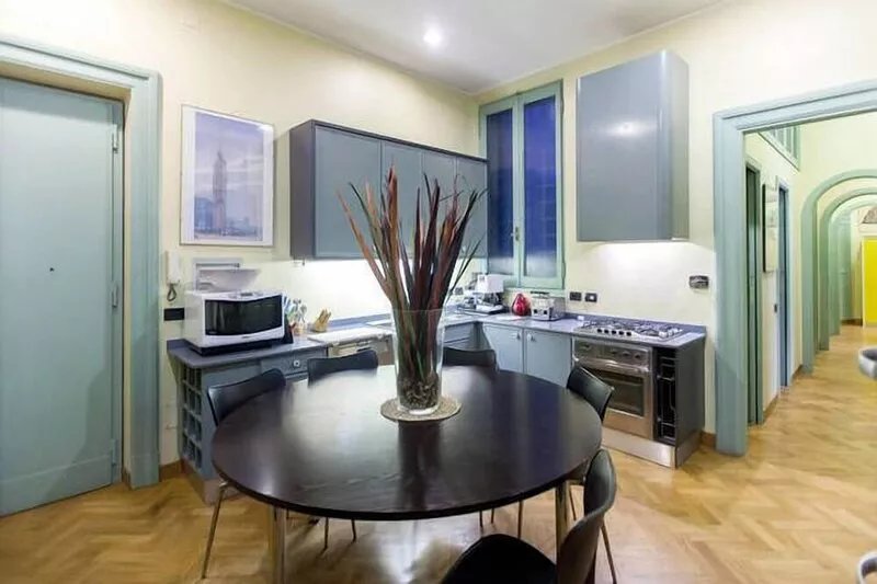 Rome: luxury apartment in front of S. Angel’s Castle, ideally located: 5