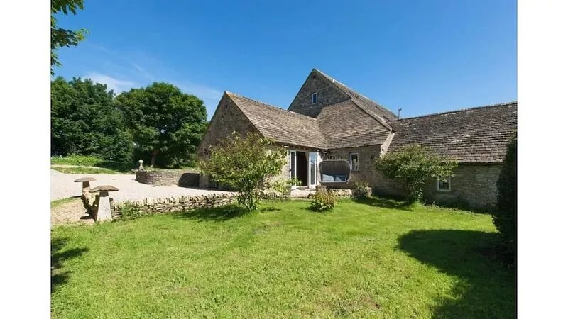 *Idyllic Barn: Cotswold Hideaway Stunning Village*