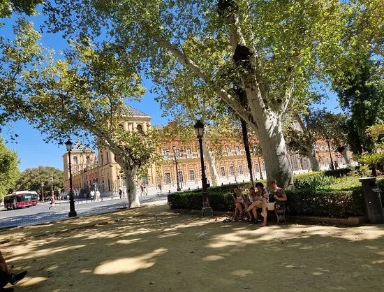 33 Paseo De Roma Building