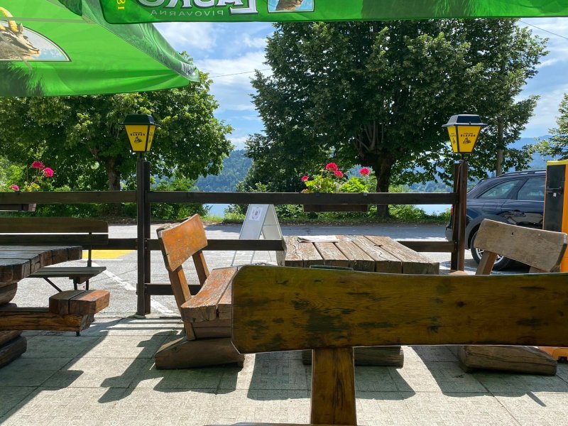 Kava Bar Hlapon - Lakeview Bar