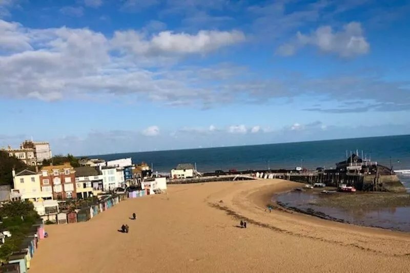 Serenity - Sea View Duplex - close to the gorgeous scenic town