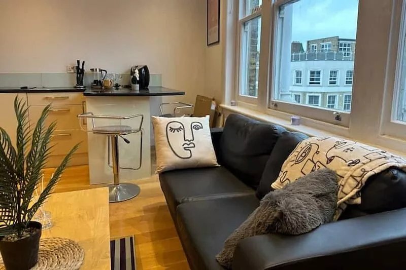 Putney , Flawless -modern Apartment !
