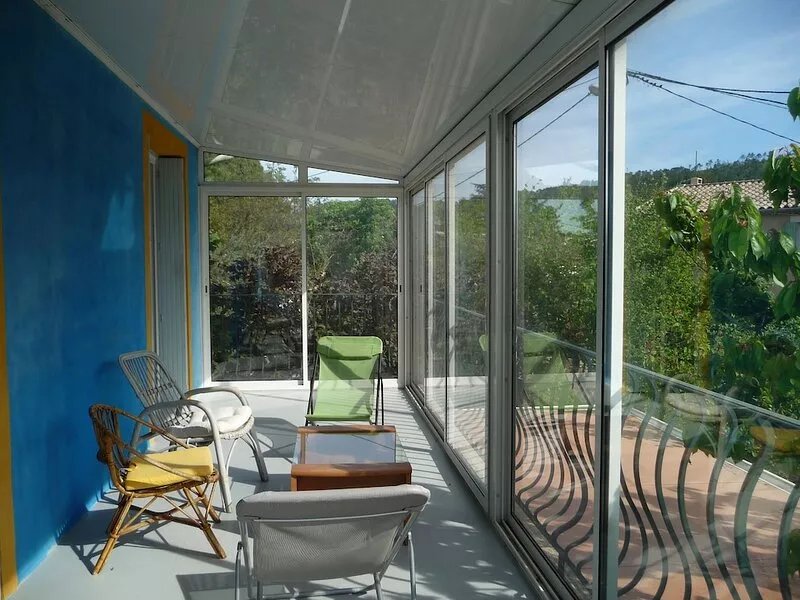 Independent villa with garden and swimming pool area near downtown