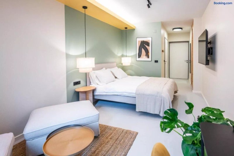 Superb Petrova Street Rooms
