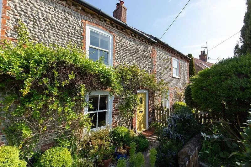 Bella's Cottage -  a self catering cottage that sleeps 3 guests  in 2 bedrooms
