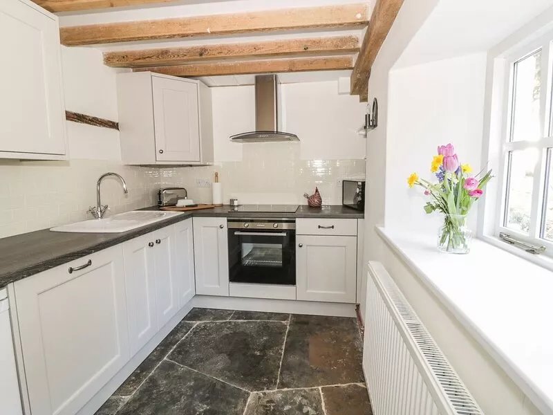 BEAR'S COTTAGE, family friendly, with a garden in Bretforton