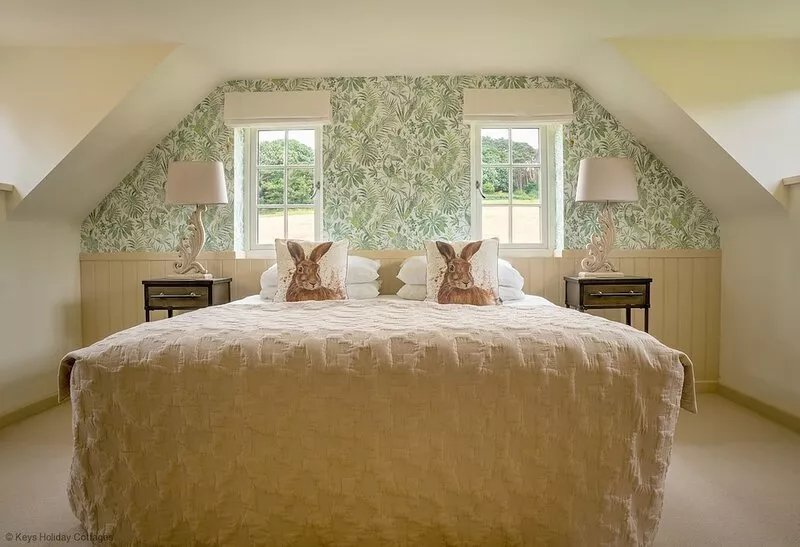 Brook Cottage -  a cottage that sleeps 6 guests  in 3 bedrooms