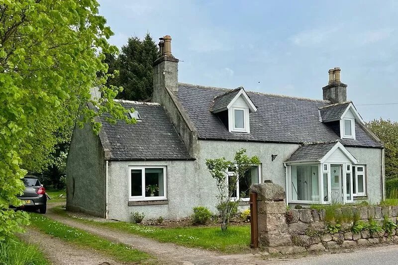 Cosy Country House Finzean, Aberdeenshire. Sleeps 6 & Pet Friendly with Garden