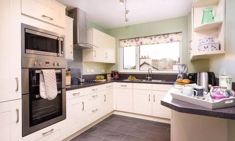 BOW PEAK, family friendly in Bowness-On-Windermere