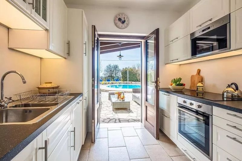 Amazing Trullo with heated pool, nestled in nature, just steps from Alberobello