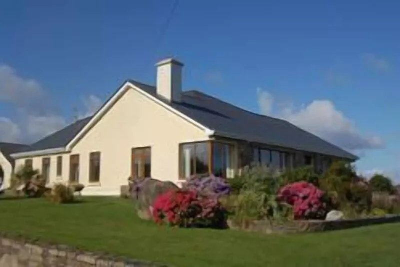 Stunning Luxury with views of the sea