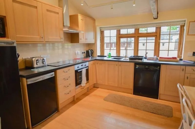 The Cotswold Manor Cottage, Exclusive Hot Tub, Games Barn, 70 acres of Parkland