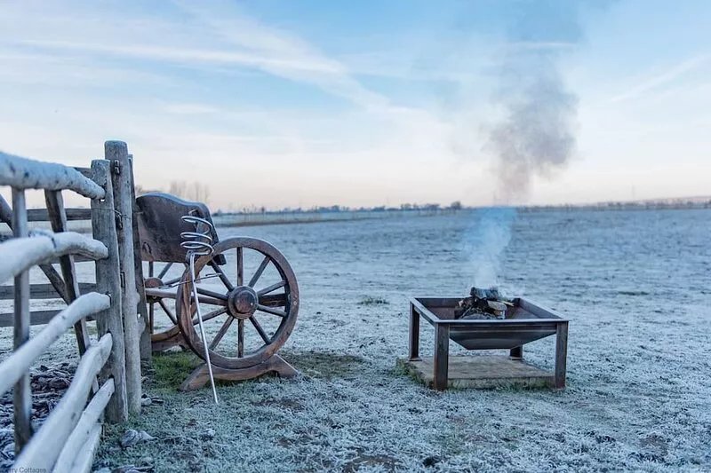 The Romney -  a Shepherds Hut by Bloom Stays that sleeps 4 guests  in 1 bedroom