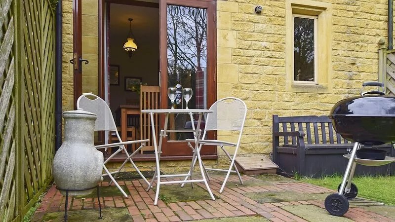 Stepping Stones Cottage - sleeps 4 guests  in 2 bedrooms