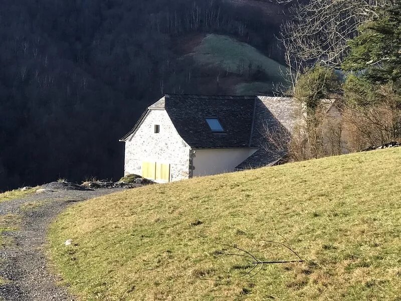 Charming cottage at the top of Col d'Ichère