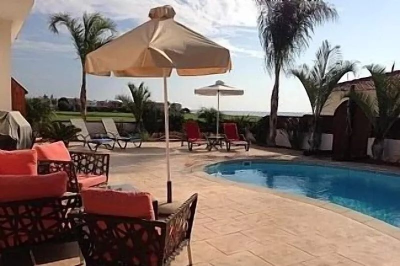 Bungalow with Private Pool and Garden, Seaside