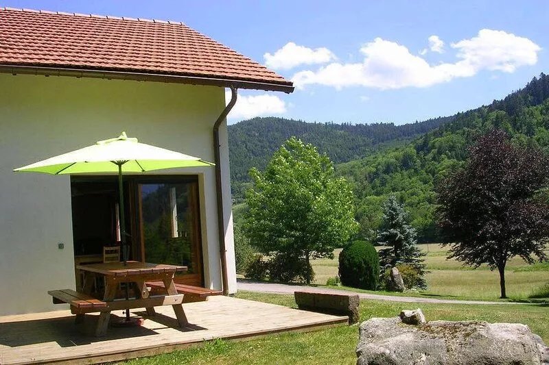 Chalet L'épilobe with sauna, large natural area