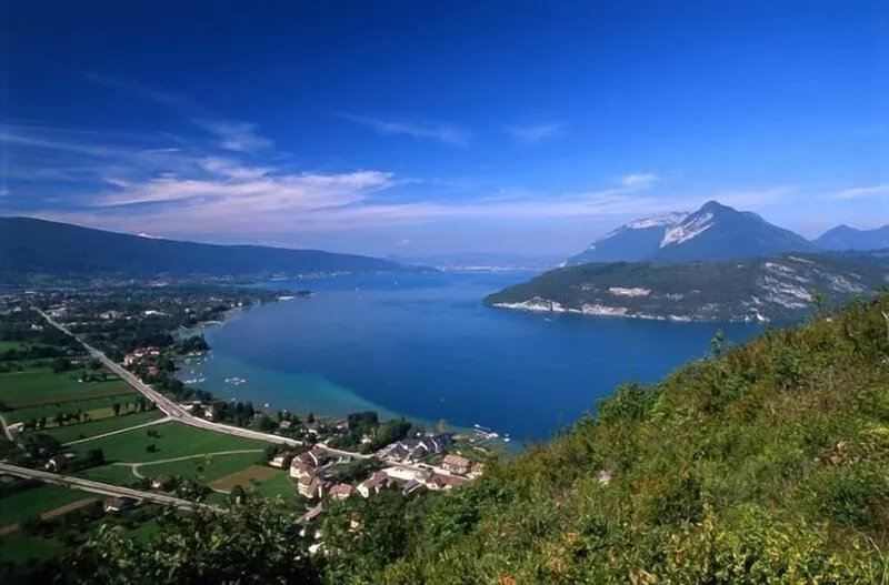 ANNECY SEVRIER LAKE *** APARTMENT 100 m FROM THE LAKE
