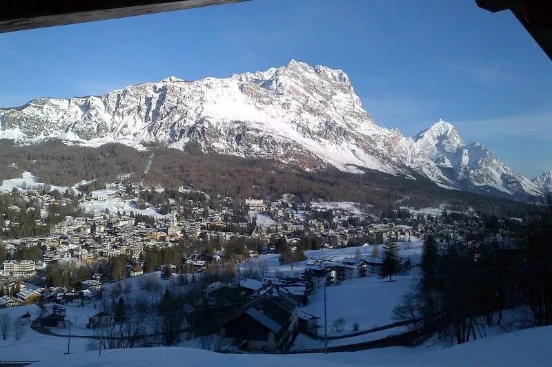 ATTIC OVERVIEW 5 minutes from the center of Cortina