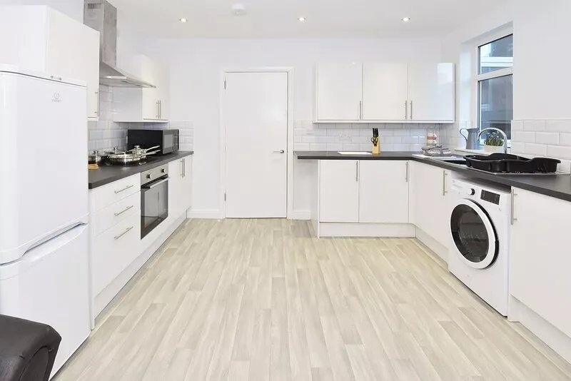 Townhouse * 272 Walthall Street Crewe - SUPERIOR DOUBLE WITH TV