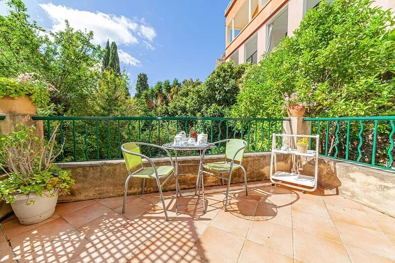 JDV Holidays Maison Gardenia, town centre, garden and parking, walking to beach