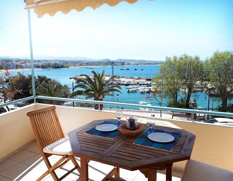 Elegant APT with amazing SEAVIEWS, by sandy beach & Chania old town and center