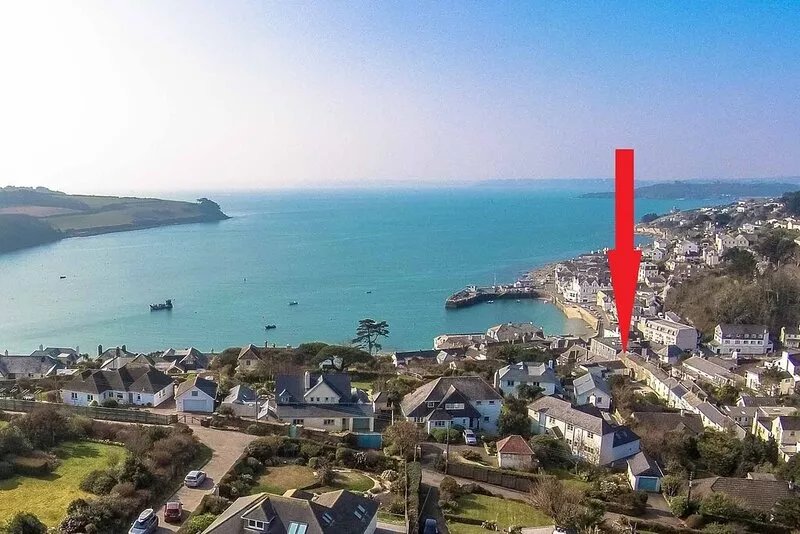 Old Fisherman's Cottage with Sun Deck Offering Sea Views of St Mawes Harbour