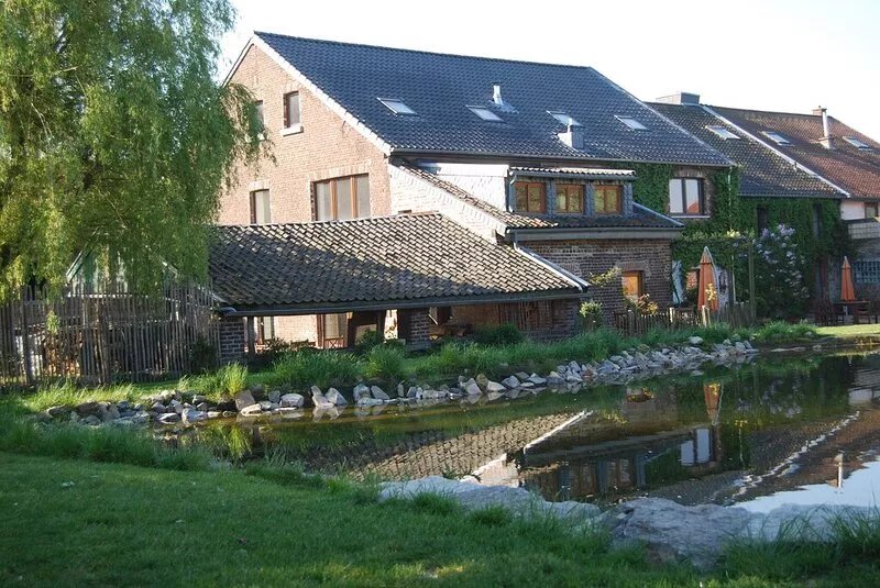 Part of an old manor with a large swimming pool in the border triangle B, NL, D