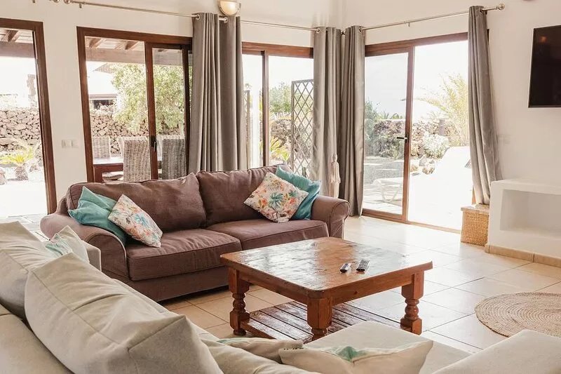 Luxury Villa With Sea & Mountain Views .Heated Indoor Pool And WiFi  Access