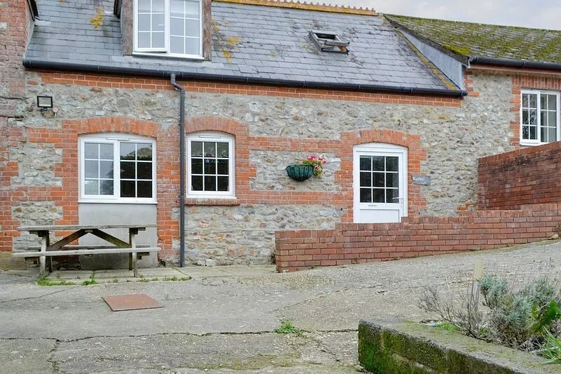 2 bedroom accommodation in Wootton Fitzpaine, near Charmouth
