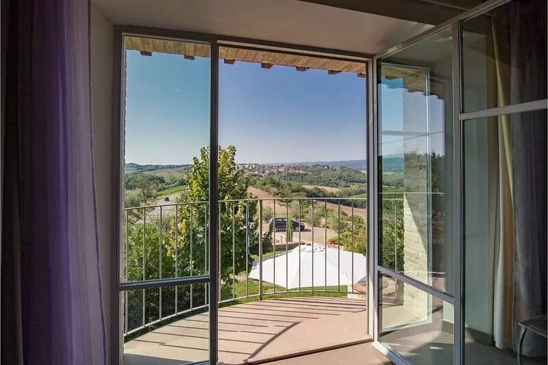 Le Redi: sustainable geothermal country villa, amazing views over Chianti hills
