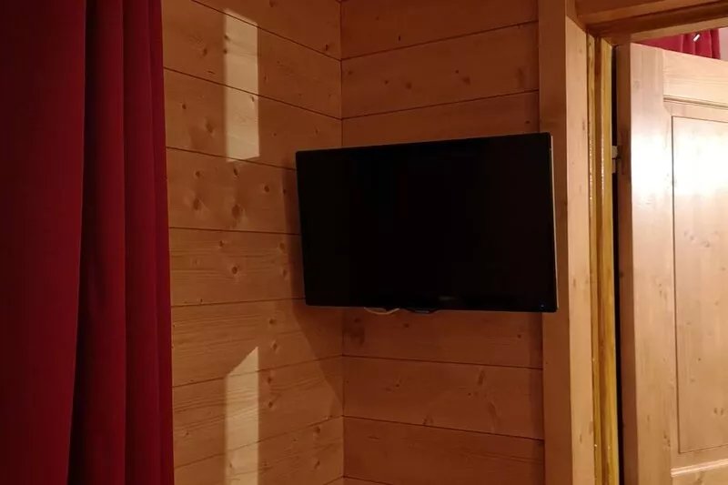 Ideally located on skis, in quiet residence, apartment sleeps 5