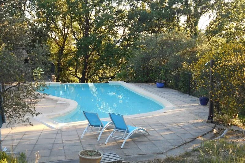 A haven of peace surrounded by nature. One bedroom, air conditioning, swimming