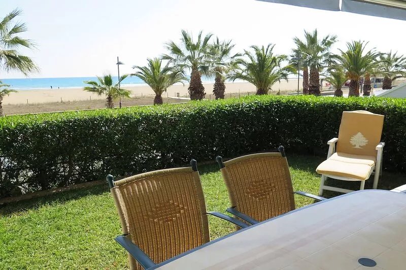 Comfy beach-side apt w/ beaches, garden terrace, pool, mini golf+parking+wifi