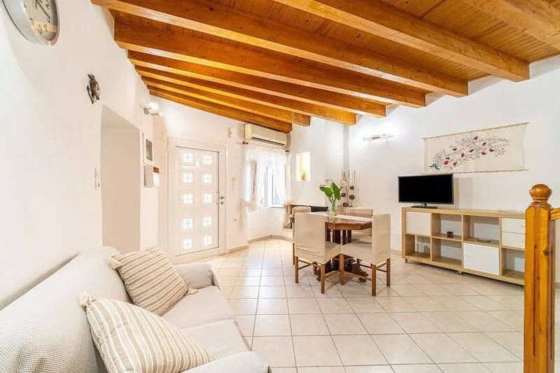 Vacation Home "Minalva Residence" with Terrace, 2 Balconies & Wi-Fi