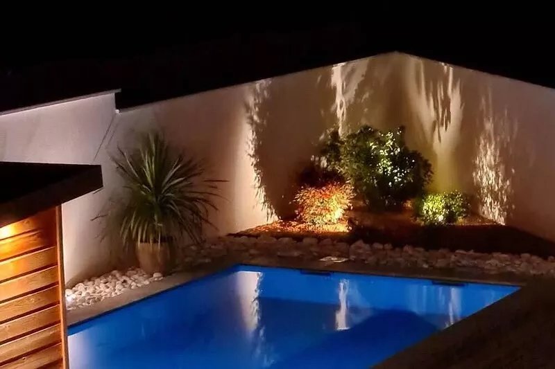 Gîte en Provence heated swimming pool and garden, near town center