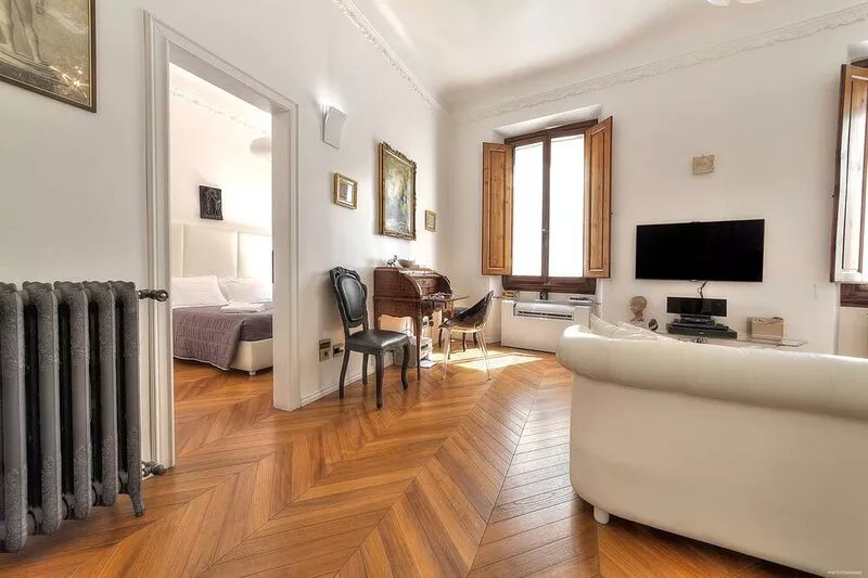 Modern, High End Comfort and Antique Charm close to Duomo, Train Station