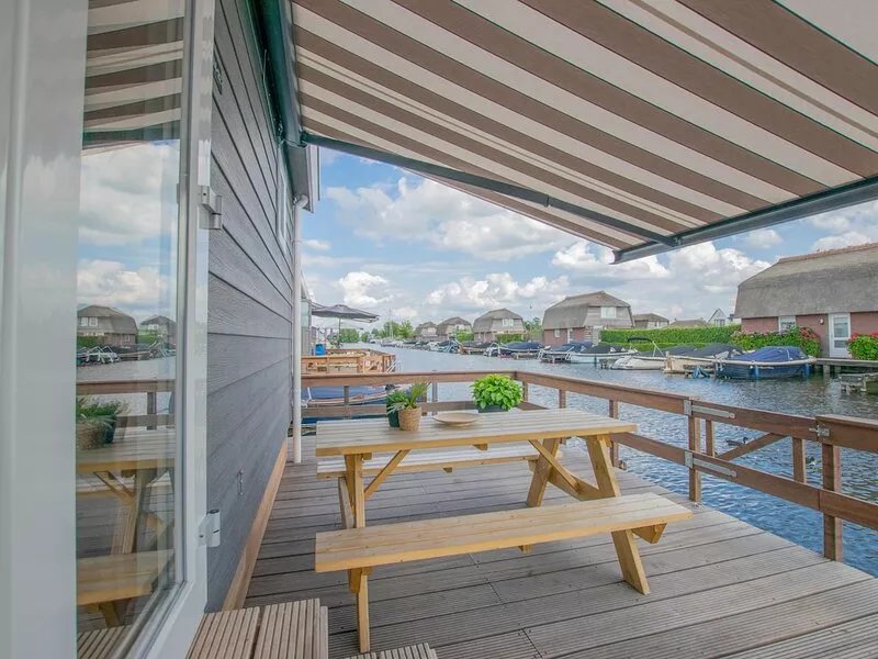 Air-conditioned chalet on the Loosdrecht lakes