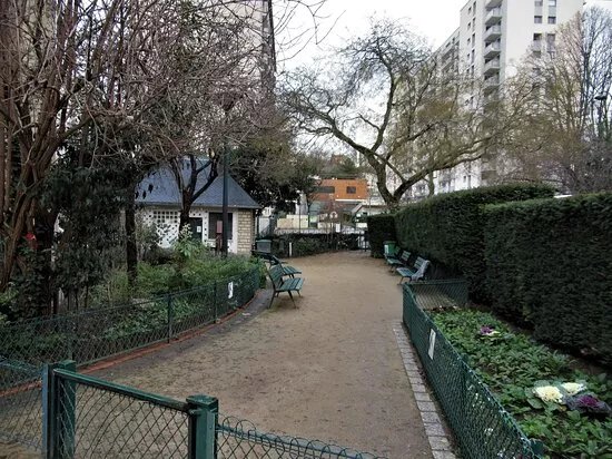 Square de Notre Dame de la Croix