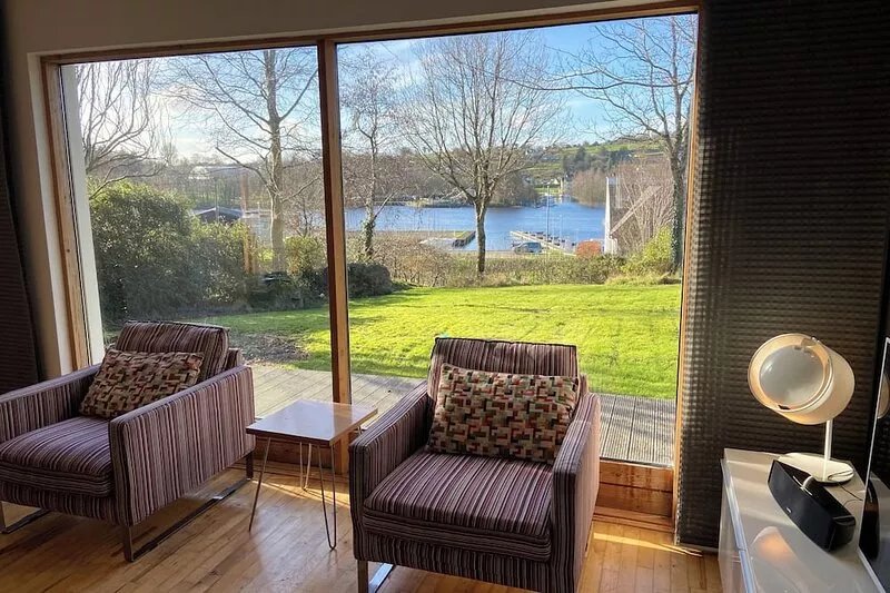 Stunning Modern Home In Lakeside Village Location
