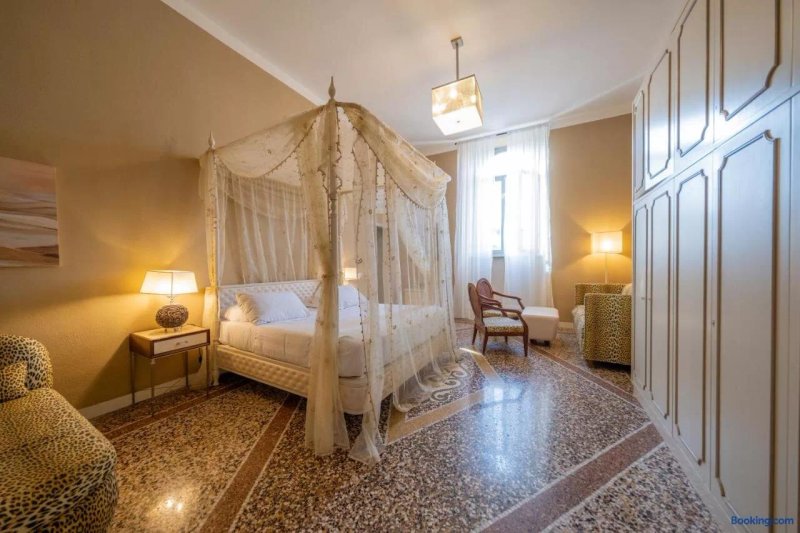 Lungarno Buozzi 7 Apartments