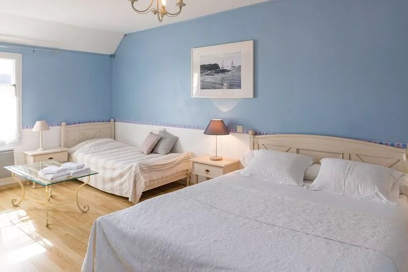 Large country cottage 2 km from the sea